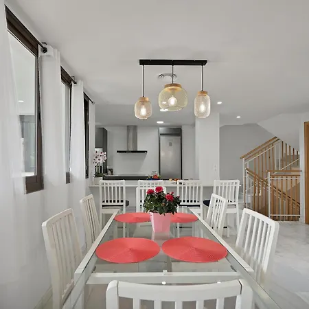 아파트 Casa Topacio, 3 Bedrooms And 3 Bathrooms In Quiet Street *